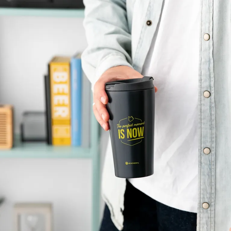 TAZA TAKE AWAY TÉRMICA - THE PERFECT MOMENT IS NOW - Imagen 3